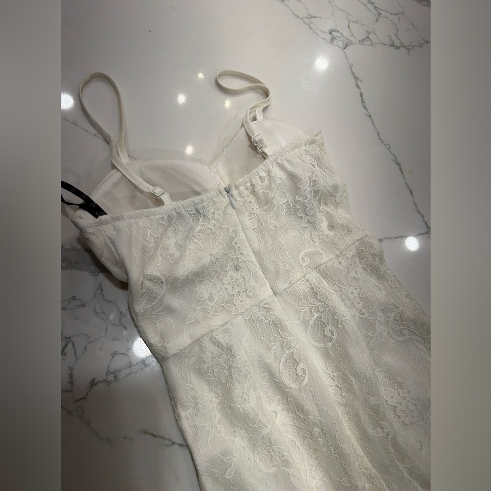 STUNNING LACE DRESS SIZE 4 - Picture 10 of 15